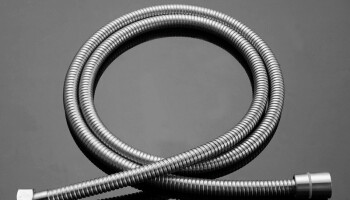 不锈钢双扣淋浴管应该怎么更换？